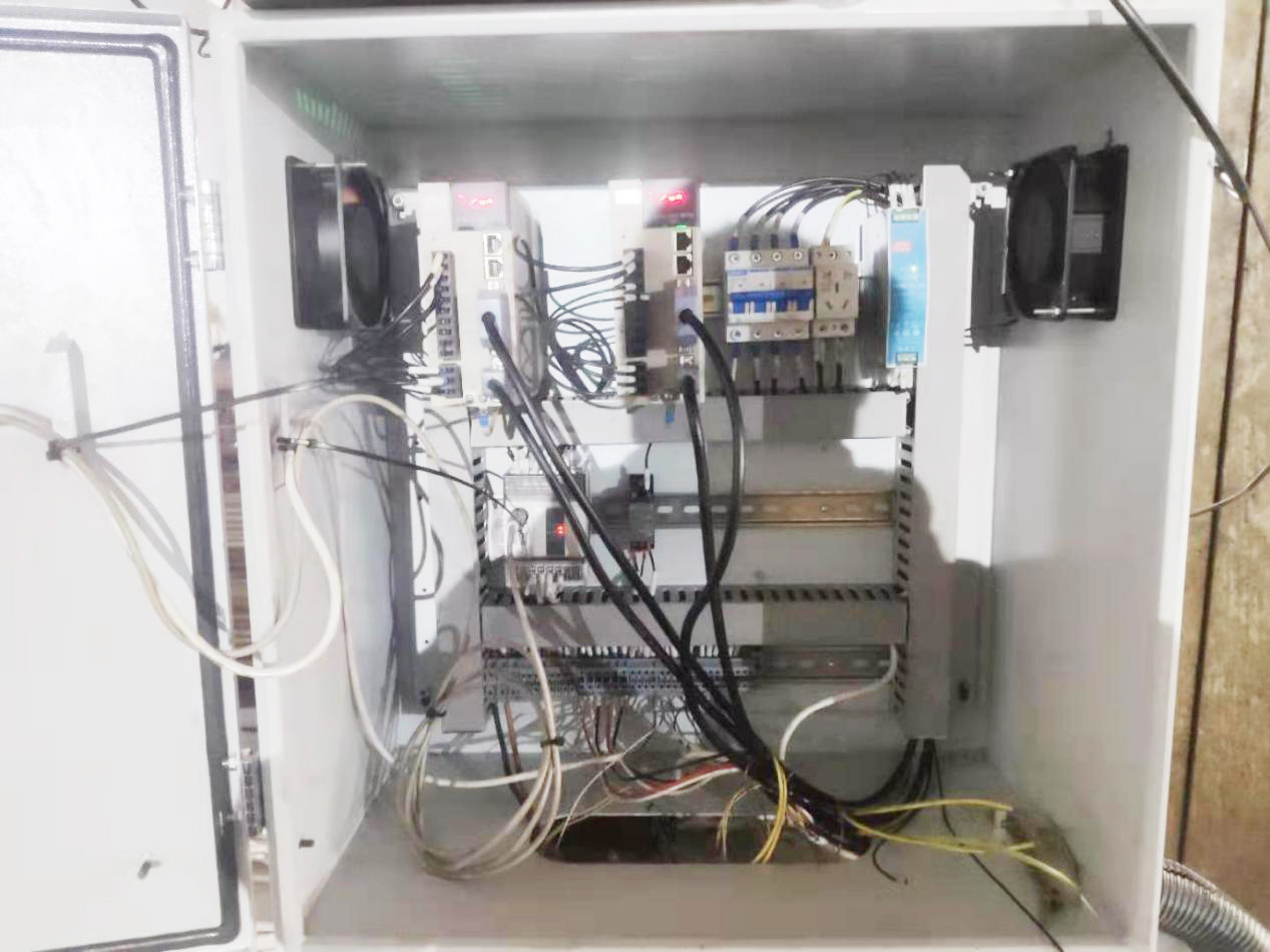 中智伺服驅(qū)動器和3kw伺服電機在軋鋼機上的應用 (2).jpg